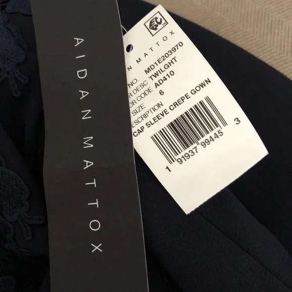 Aidan Mattox Gown - Picture 11 of 12